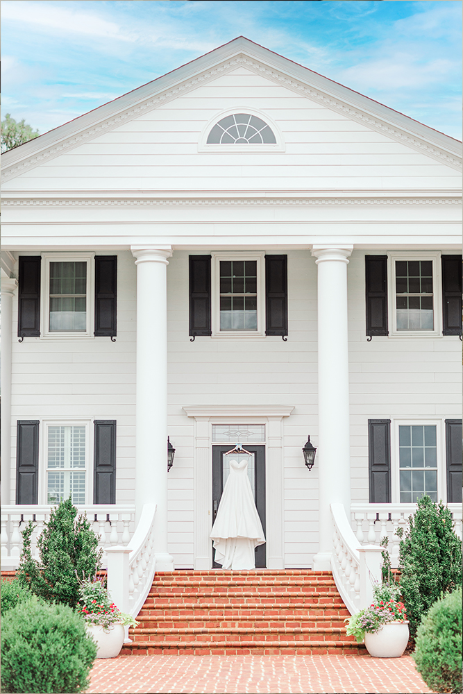 manor house farmhouse wedding venue virginia outdoor wedding reception in lynchburg virginia