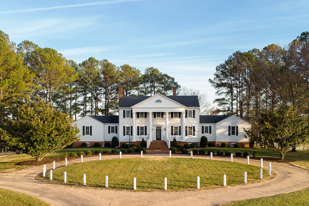 manor house farmhouse wedding venue virginia outdoor wedding reception in lynchburg virginia