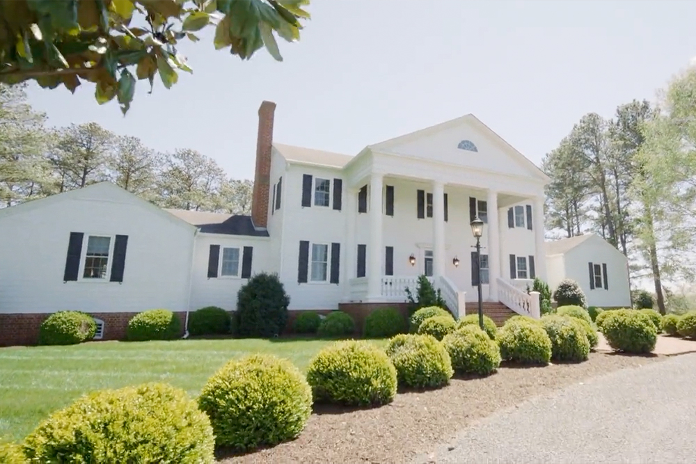 manor house farmhouse wedding venue virginia outdoor wedding reception in lynchburg virginia